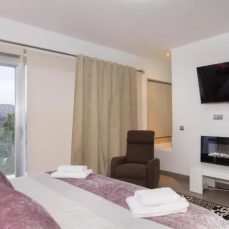 Amazing House Views Pool Free Parking Wifi Holiday home